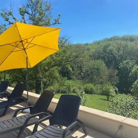 Authentique Avec Piscine Proche Rocamadour Hébergement de vacances Le Vigan (Lot)